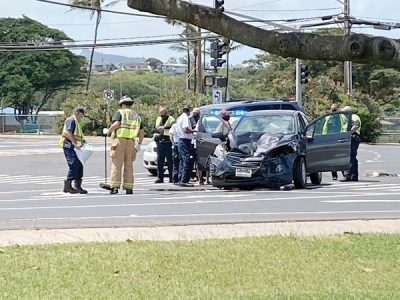Police: Driver in crash ran red light